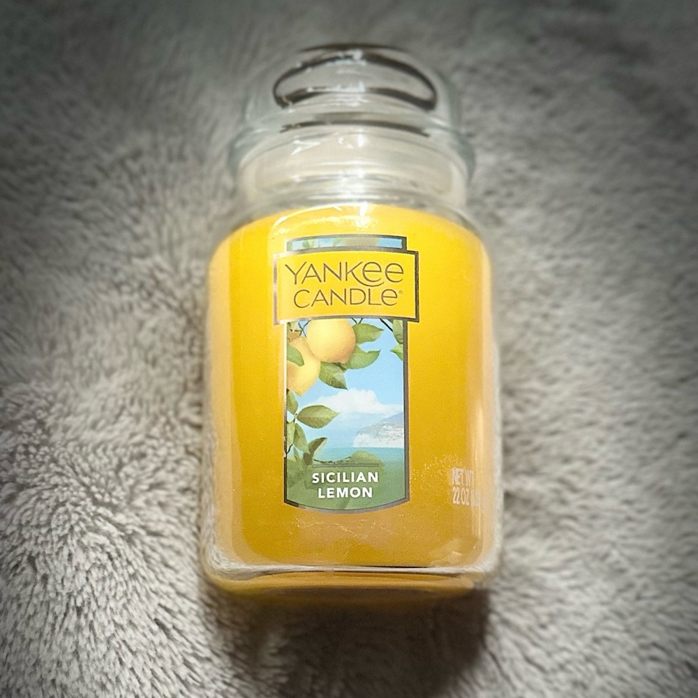 Yankee Candle “Sicilian Lemon” Large Single-Wick